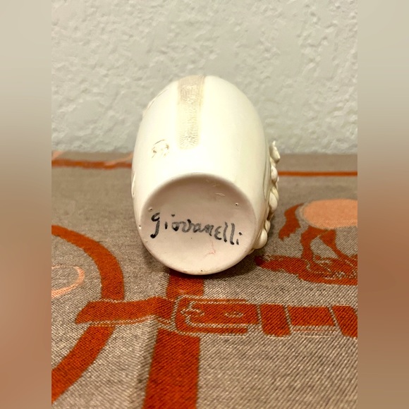 2 VTG Giovanelli Pottery Mugs. Grape Vine Design. Signed Giovanelli. - Picture 5 of 7